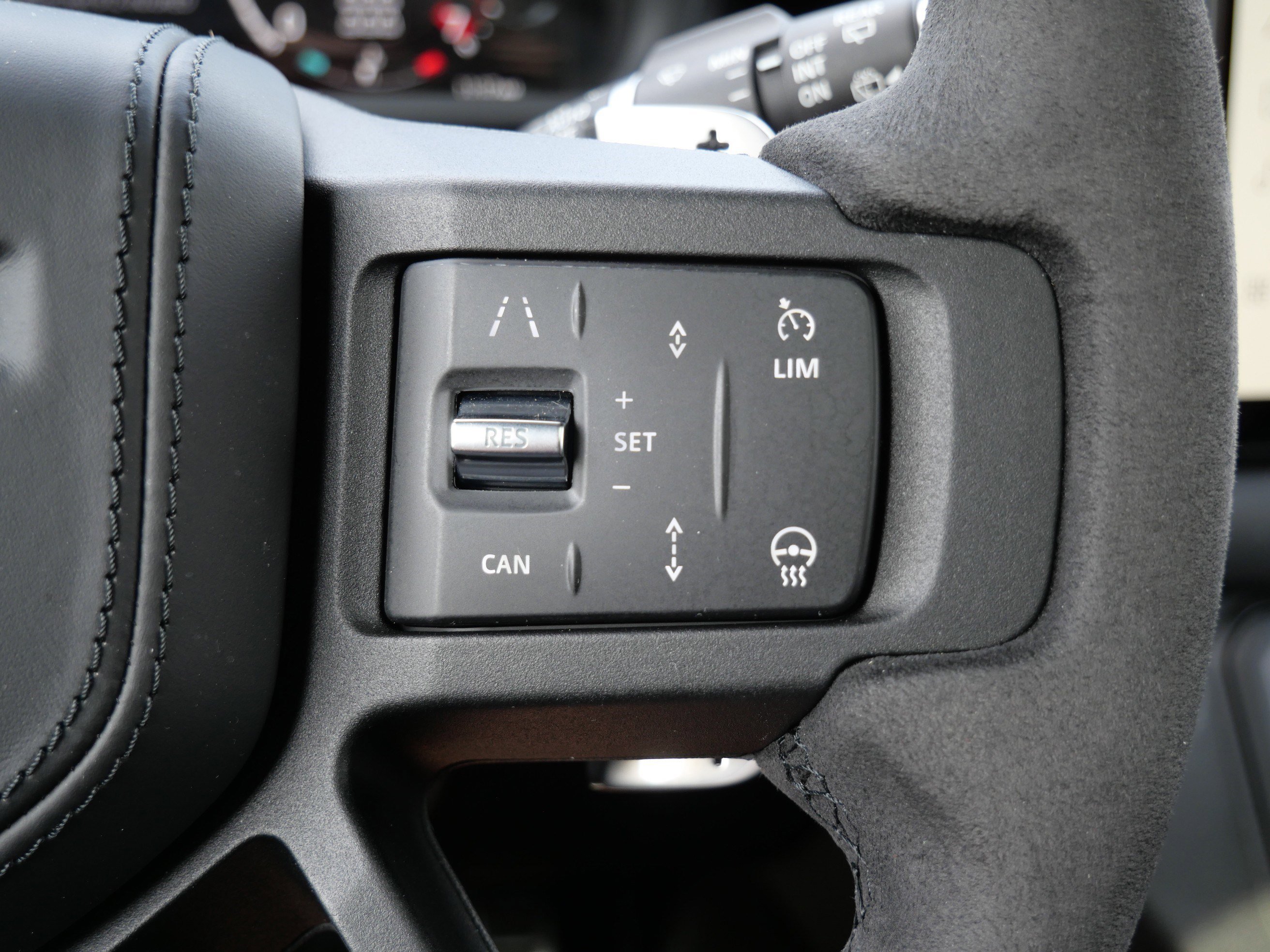 Used 2024 Santorini Black Metallic Land Rover V8 image 25