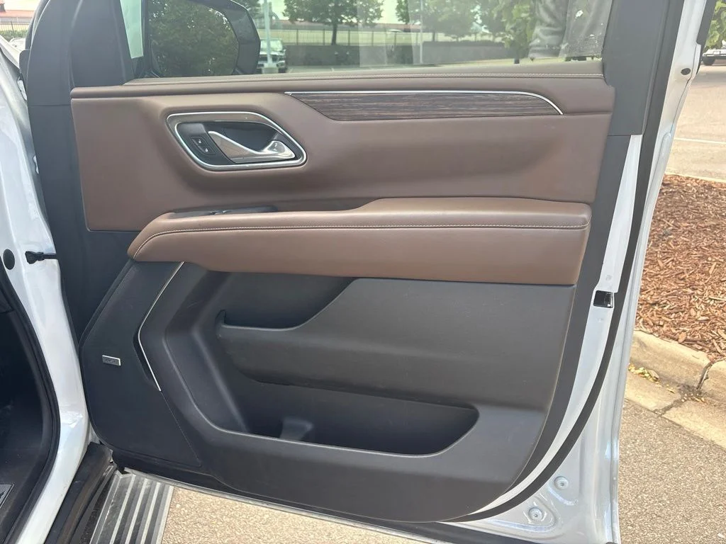 Used 2021 White Chevrolet High Country image 27