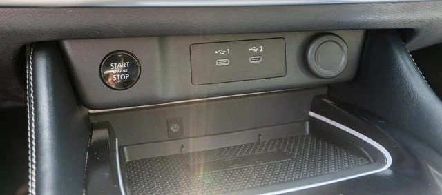 Used 2025 Blue Nissan Platinum image 32