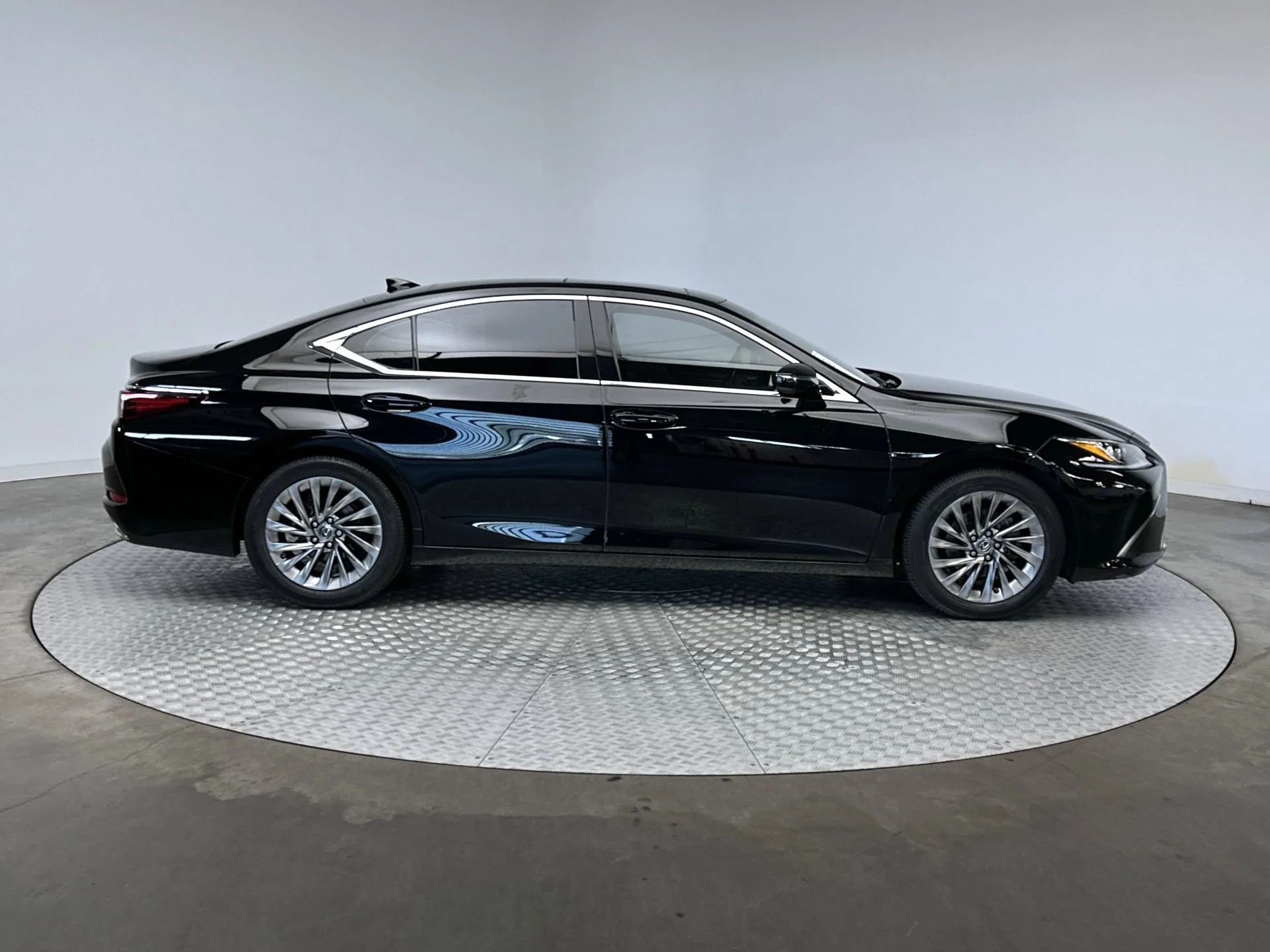 Used 2020 Obsidian Lexus ES 350 Luxury image 10