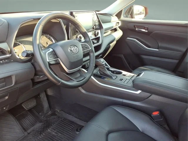 Used 2022 Red Toyota XLE image 12