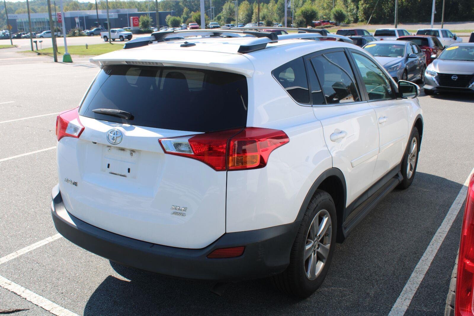 Used 2015 Super White Toyota XLE image 4