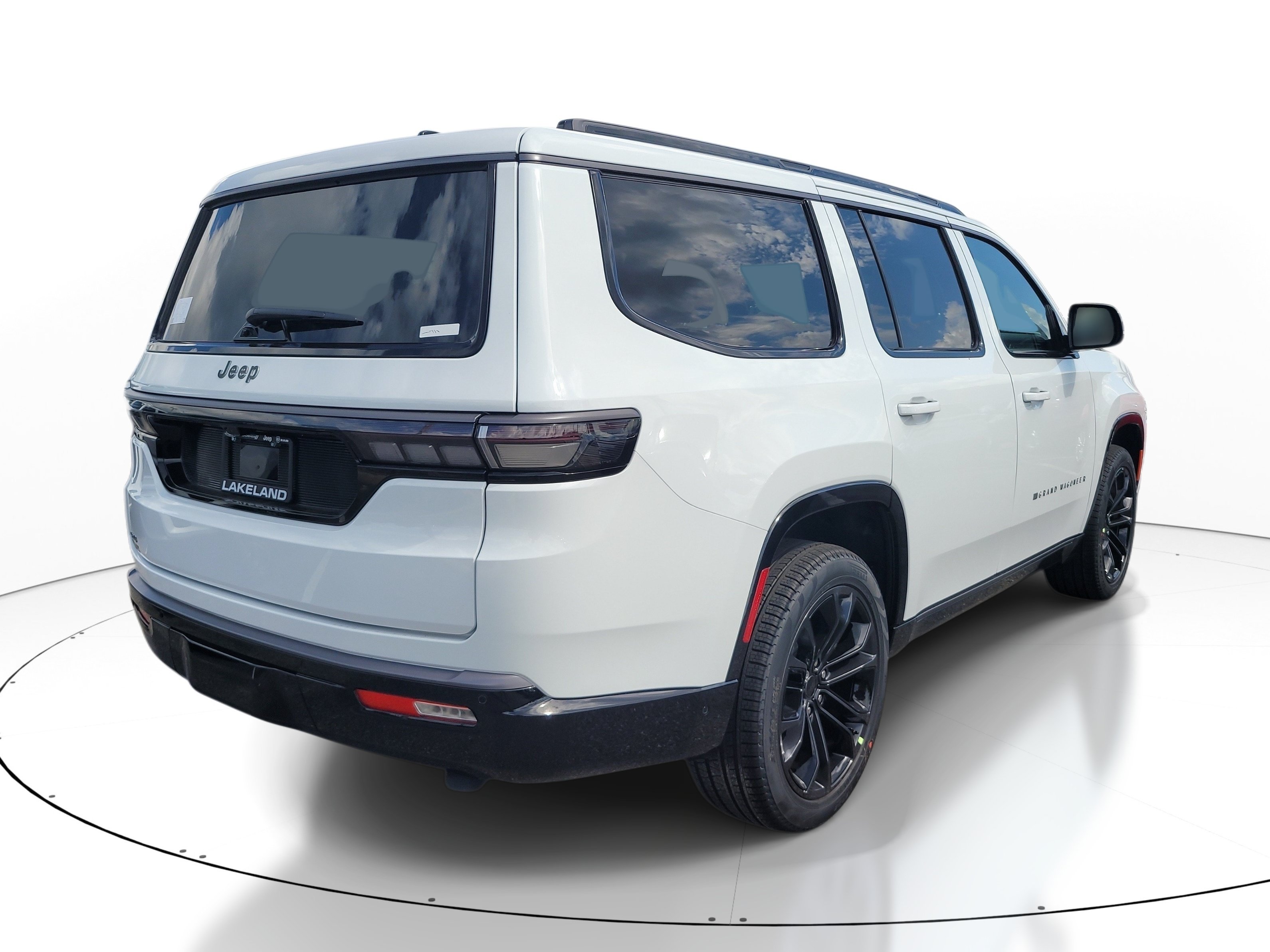 New 2026 Bright White Clear-Coat Exterior Paint Jeep Summit Reserve image 5