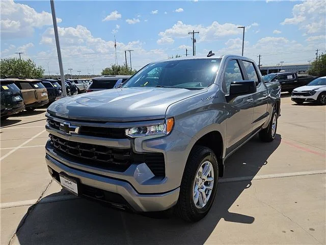 Used 2026 Silver Chevrolet RST 4x4 Crew Cab 5.75 ft. box 147.4 in. WB image 1