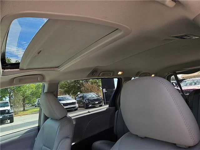Used 2017 Predawn Gray Mica Toyota XLE 8 Passenger Front-wheel Drive Passenger image 11