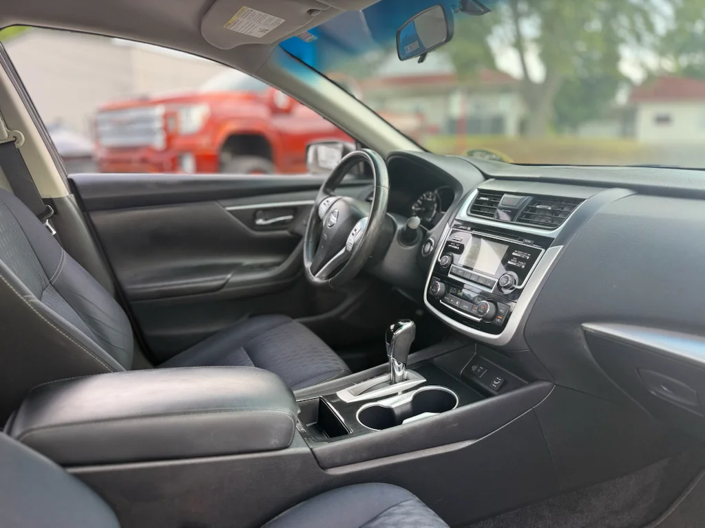 Used 2018 Storm Blue Nissan 2.5 SV image 26