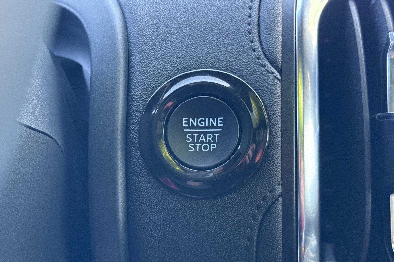 Used 2025  Ford Tremor image 24