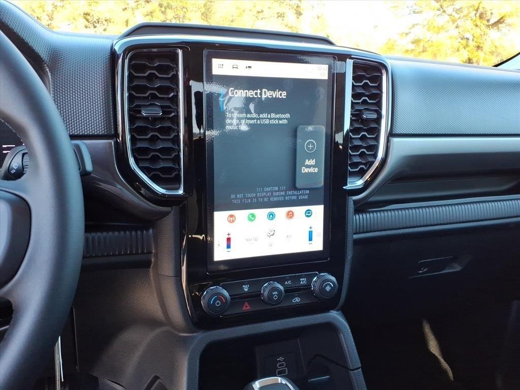 New 2025 Oxford White Ford XLT image 7