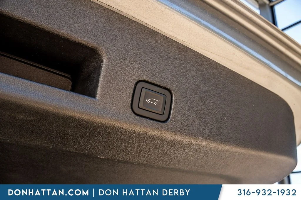 Used 2025 Silver GMC Elevation image 31