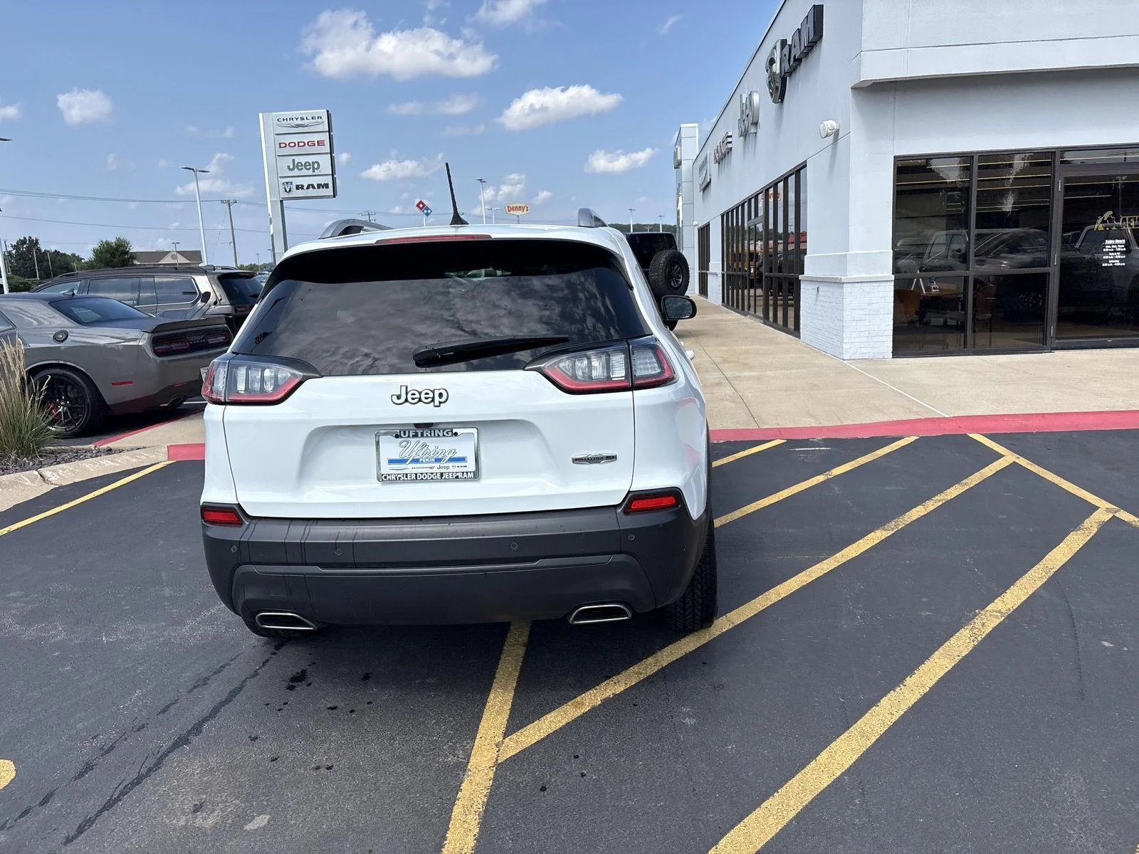 Used 2021 Bright White Clearcoat Jeep Latitude Lux image 6
