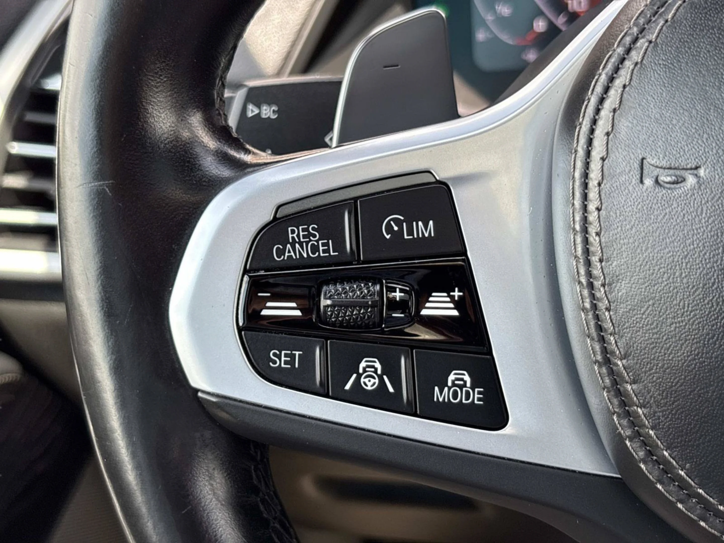 Used 2022 Arctic Grey Metallic BMW M50i image 29