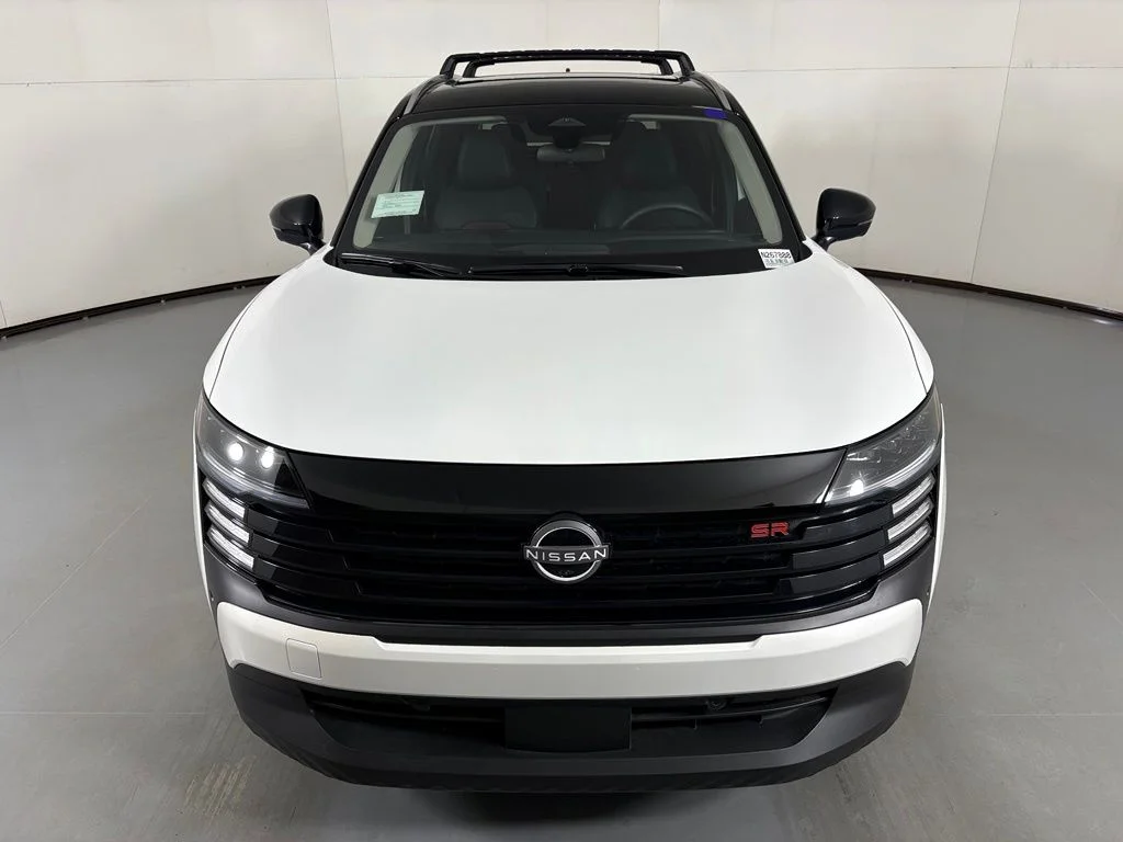 New 2026 Aspen White TriCoat / Super Black Two-tone Nissan SR image 3