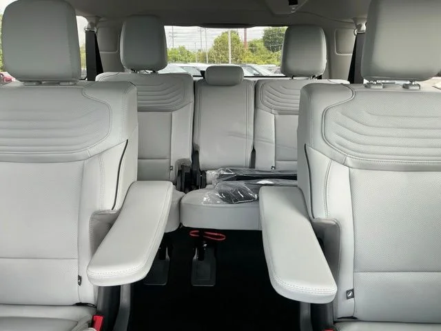 New 2026 Star White Metallic Tri-Coat Ford MAX Platinum® image 51