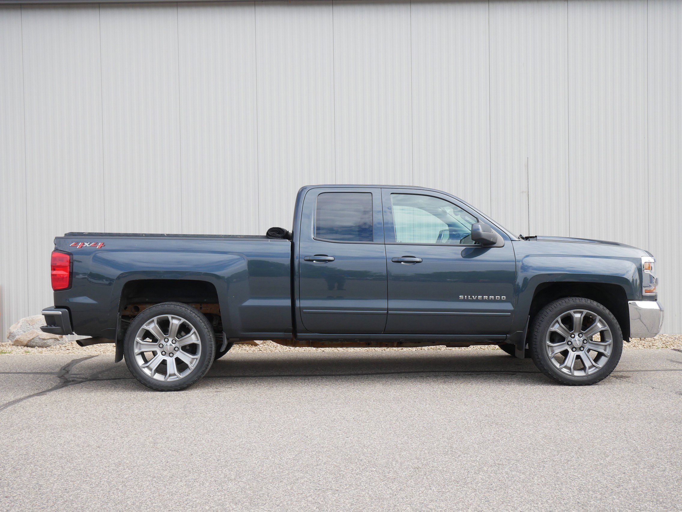 Used 2019 Graphite Metallic Chevrolet LT image 6