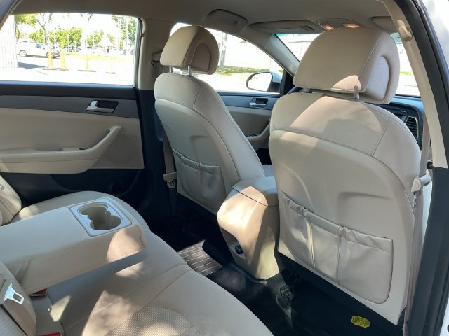 Used 2016 White Hyundai SE image 26