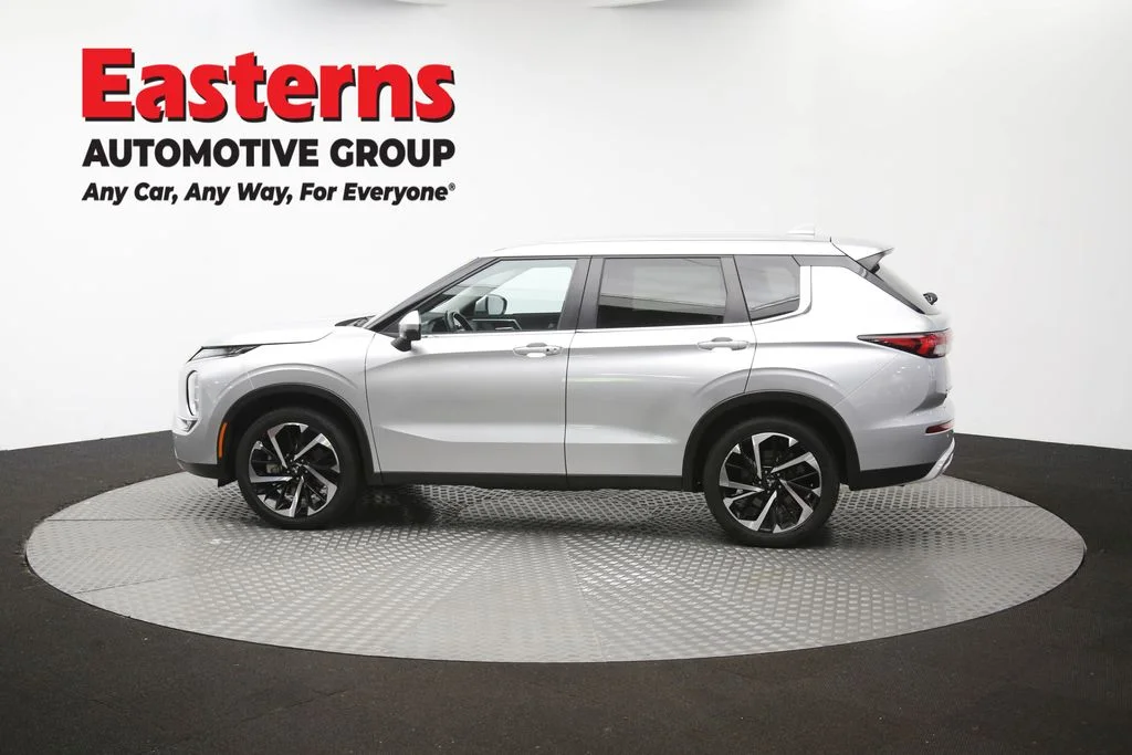 Used 2024 Silver Mitsubishi SE image 61