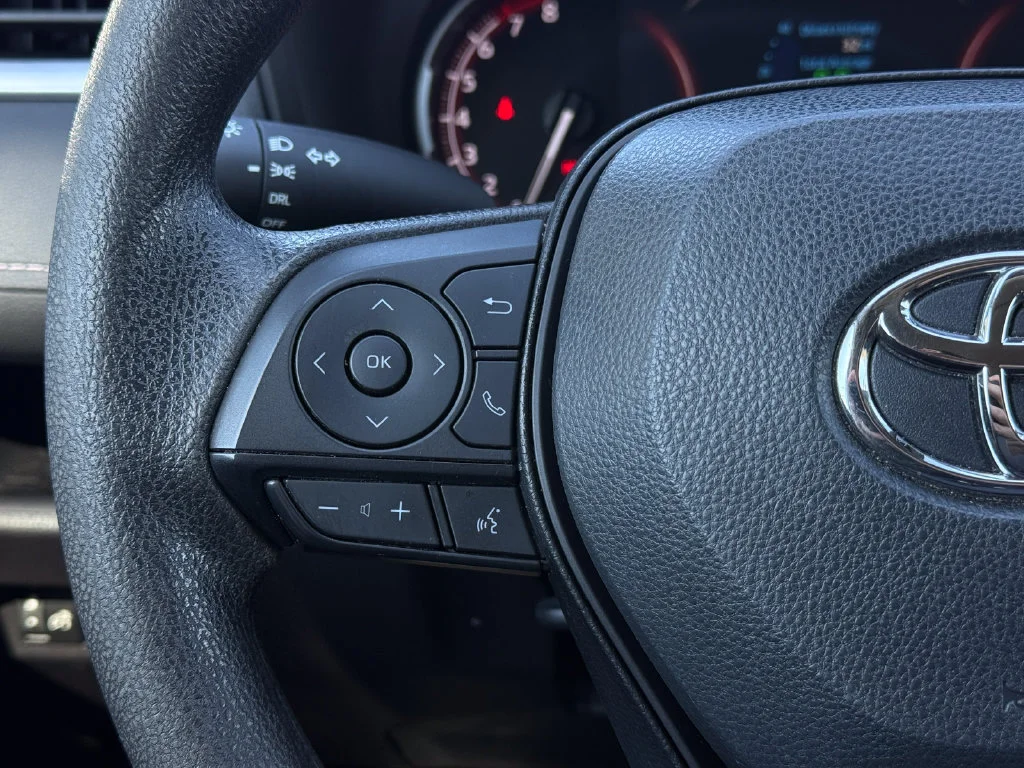 Used 2025  Toyota LE image 31