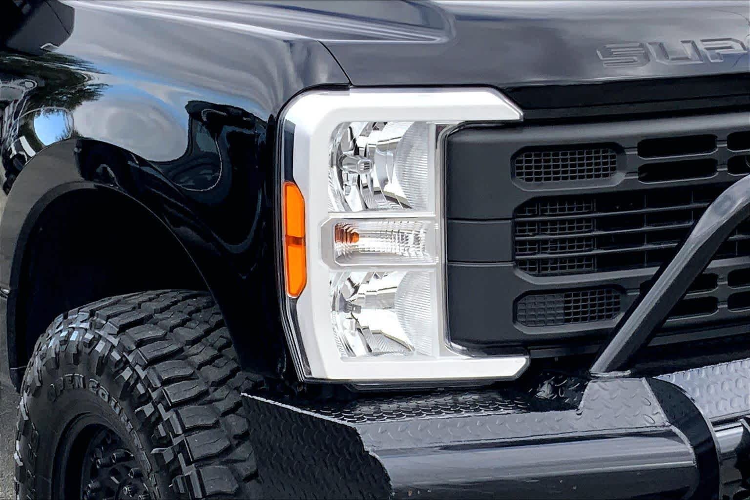 Used 2023 Agate Black Metallic Ford XLT image 20
