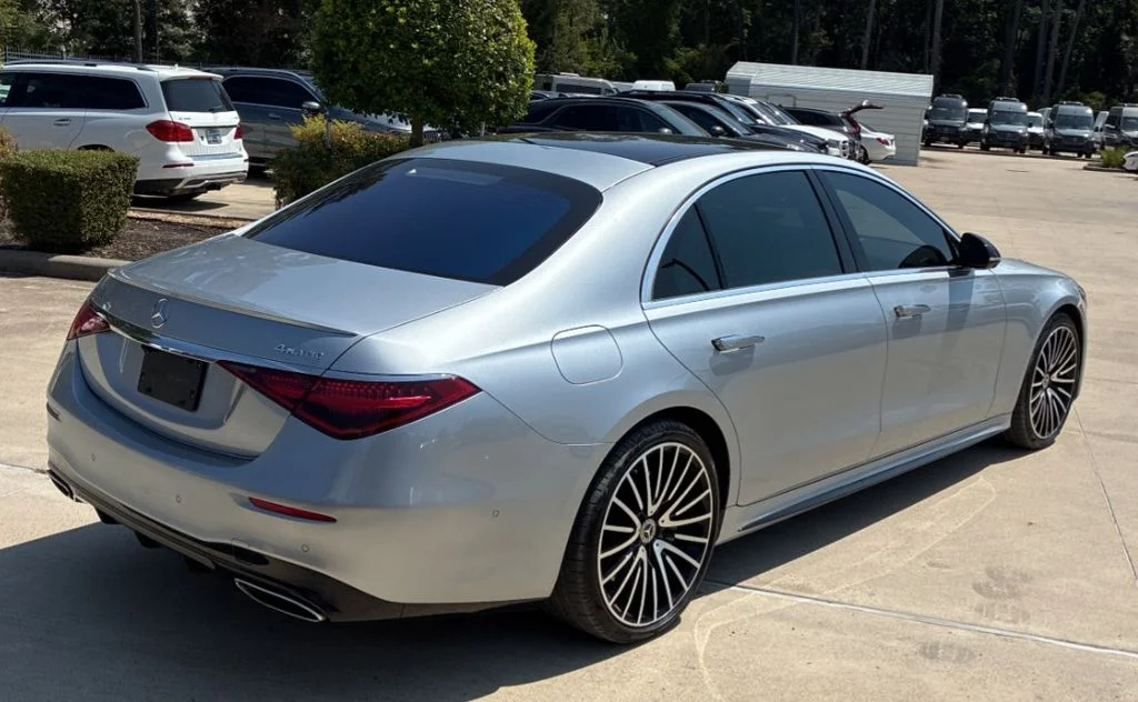 Used 2021 Silver Mercedes-Benz S 580 image 2
