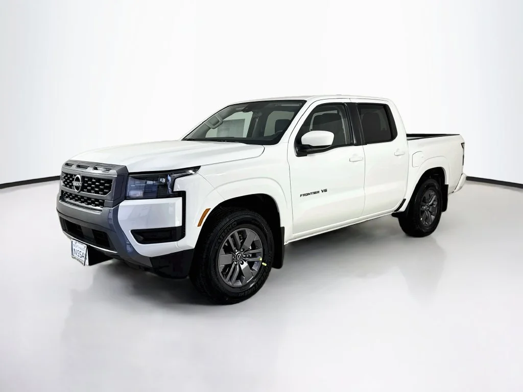 New 2027 Glacier White Nissan SV image 3