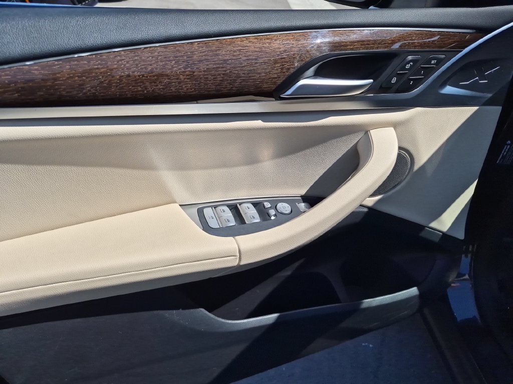 Used 2023 Gray BMW xDrive30i image 15