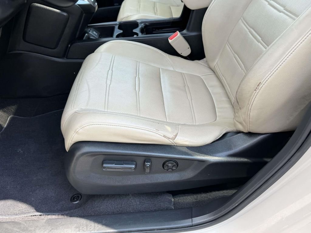 Used 2018  Honda Touring image 17