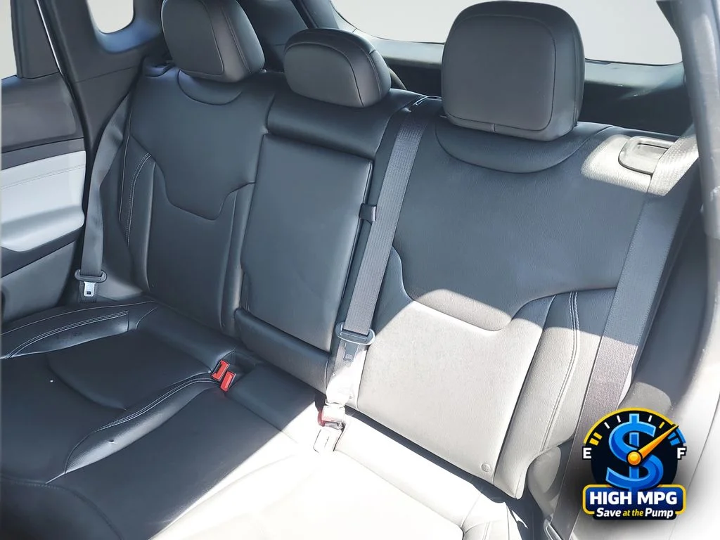 Used 2025 Silver Jeep Limited image 32