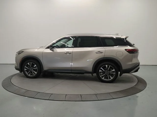 Used 2023 Silver INFINITI LUXE image 6