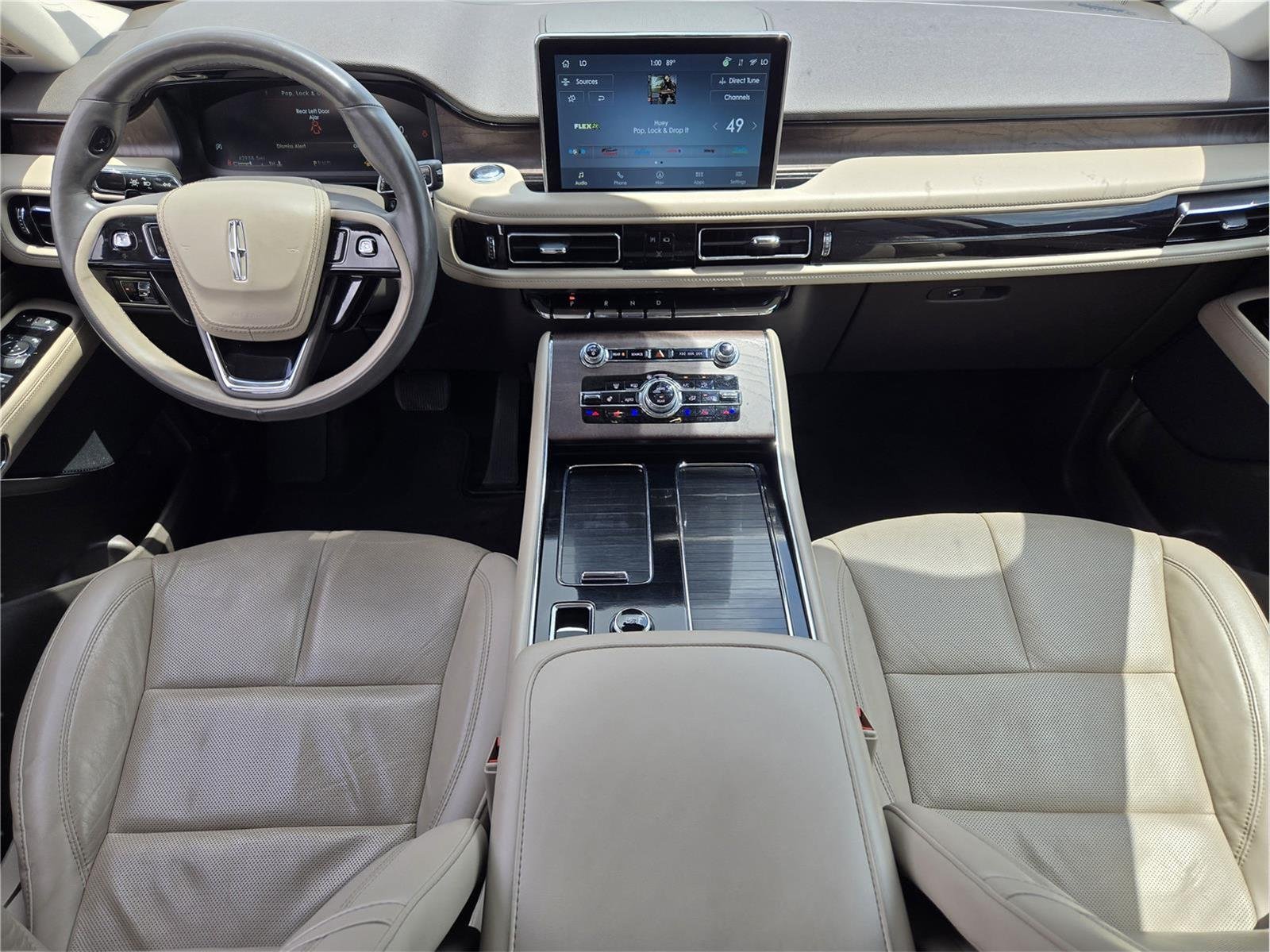 Used 2022 Silver Radiance Metallic Clearcoat Lincoln Reserve image 25