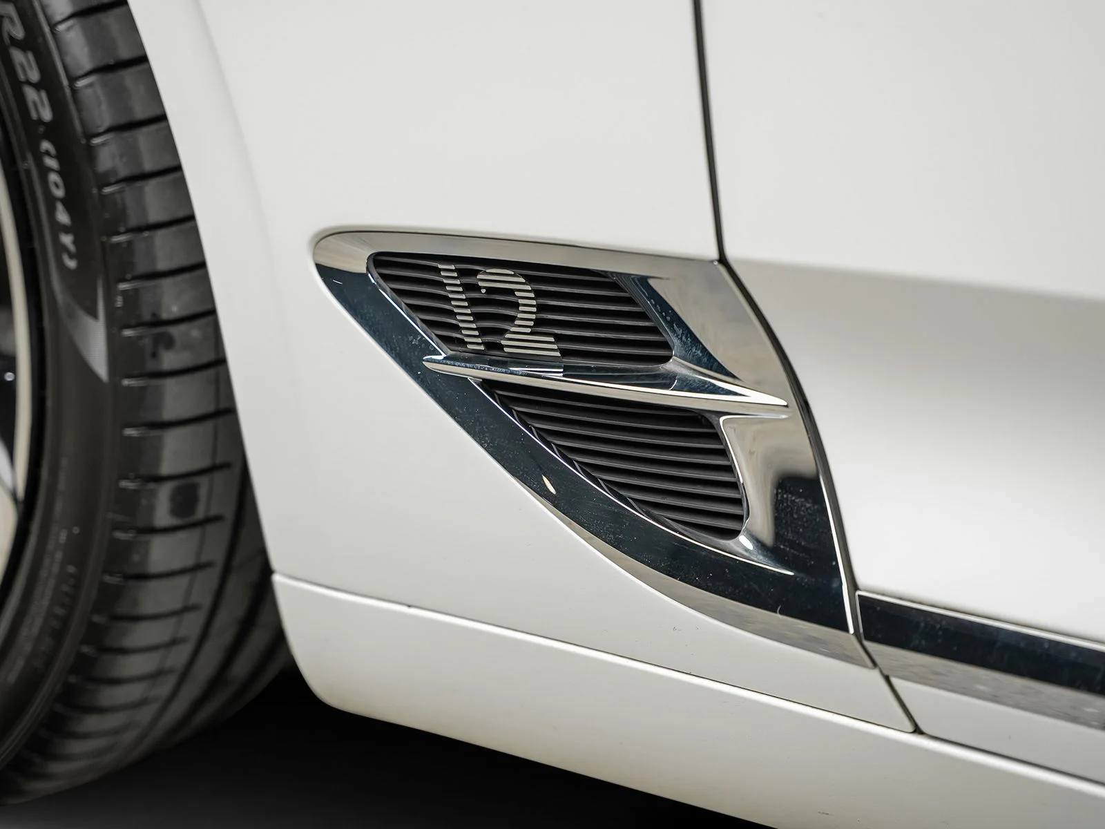 Used 2020 White Bentley W12 image 29