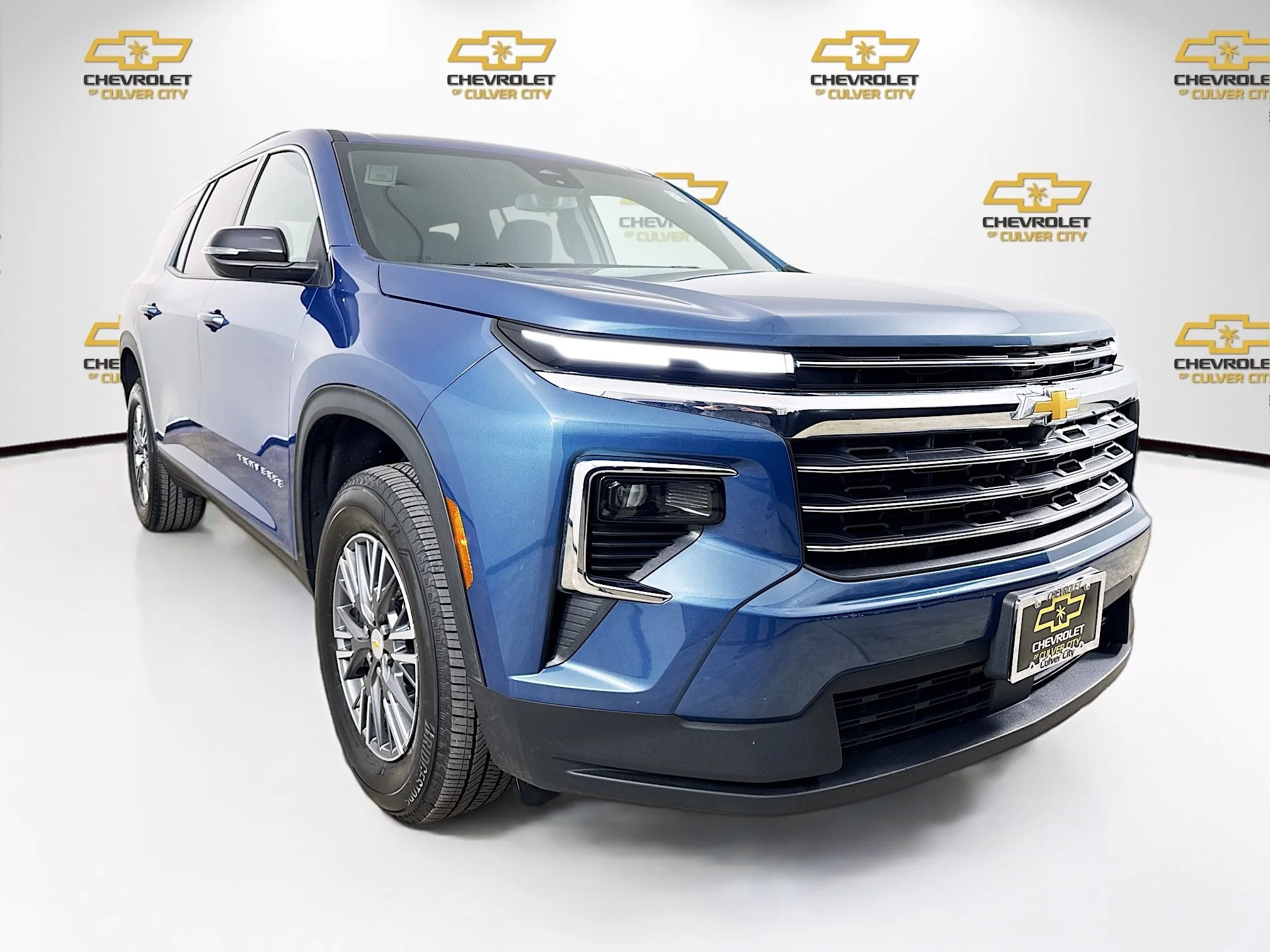Used 2025 Lakeshore Blue Metallic Chevrolet LT image 1