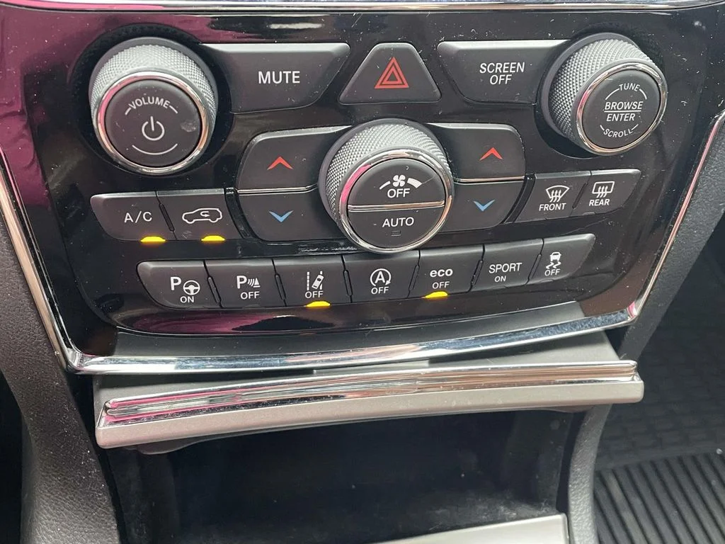 Used 2020 Black Jeep Overland 4x4 image 26