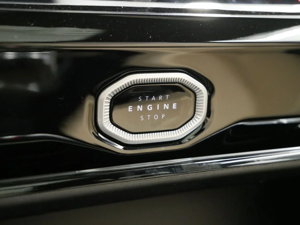 New 2027 Bright White Clearcoat Jeep Limited image 29