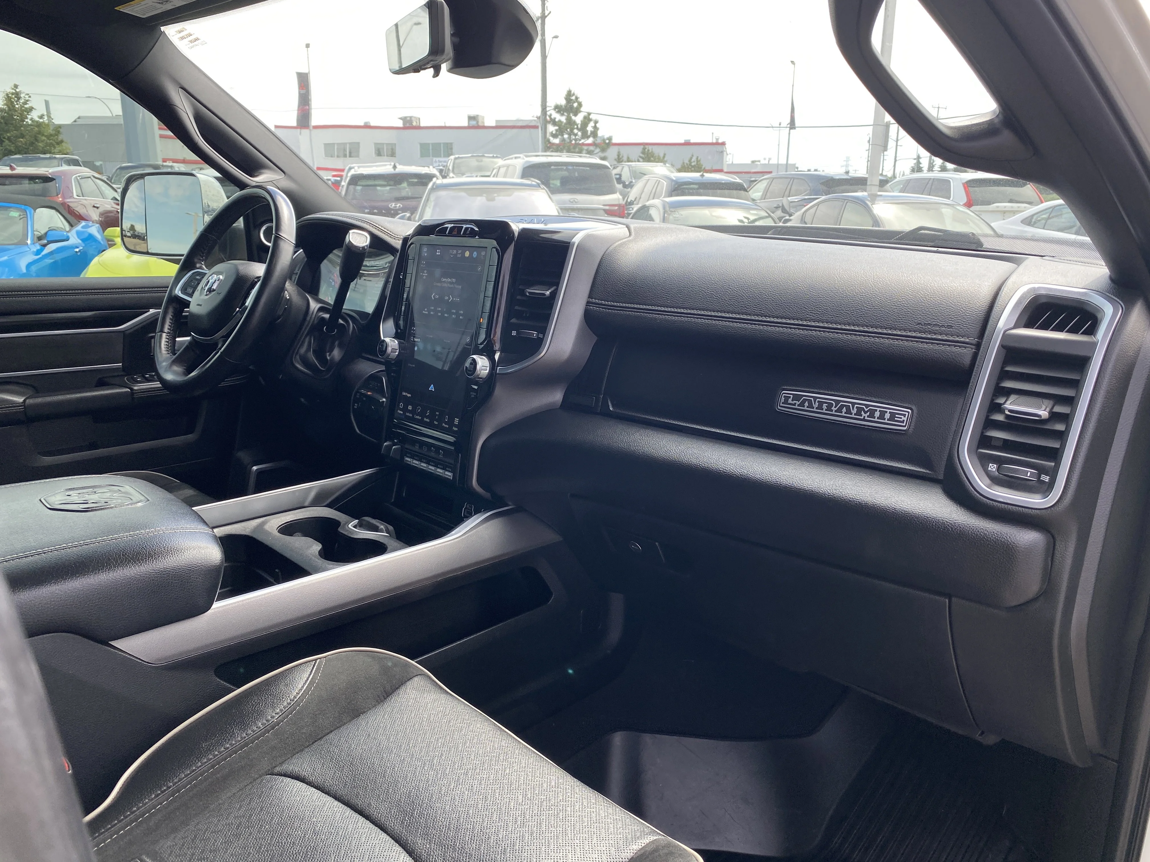 Used 2022 White Ram Laramie MEGA CAB * 12 DISPLAY * DIGITAL REARVIEW MIRROR * image 19