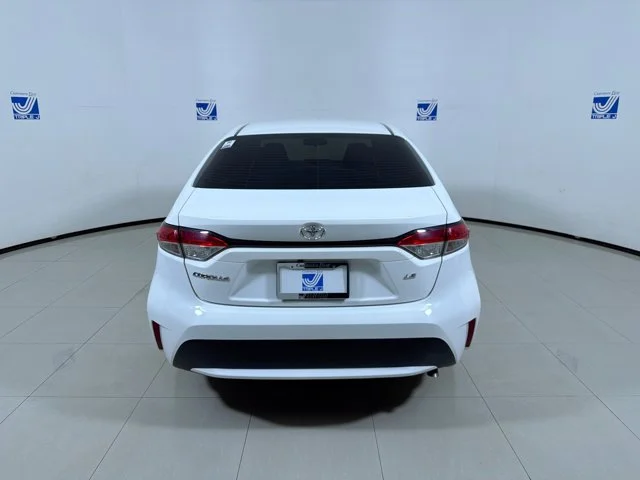 Used 2022 White Toyota LE image 7