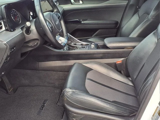 Used 2023 White Kia GT-Line image 17