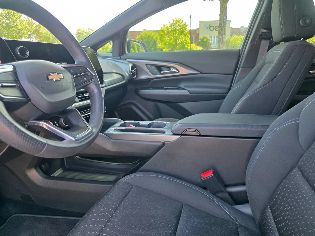 Used 2025 Summit White Chevrolet LT image 14