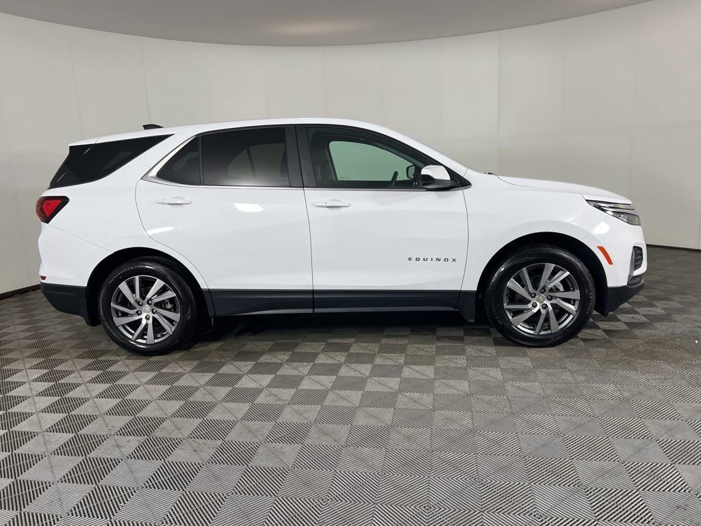 Used 2024 Summit White Chevrolet LT image 4