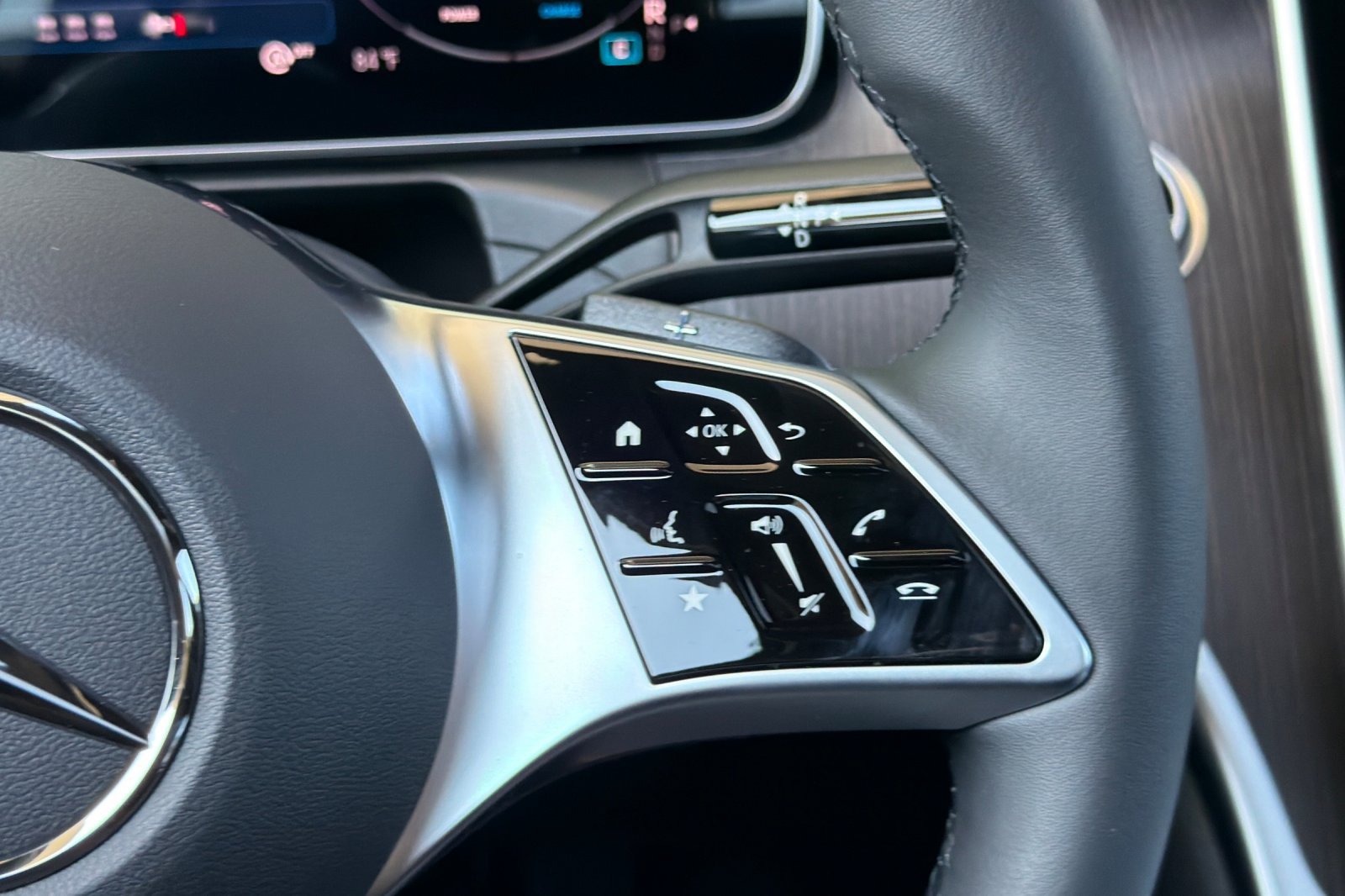 New 2026 MANUFAKTUR Alpine Grey Mercedes-Benz C 300 image 28