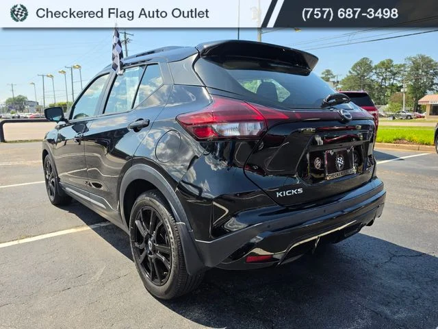 Used 2023 Super Black Nissan SR image 5