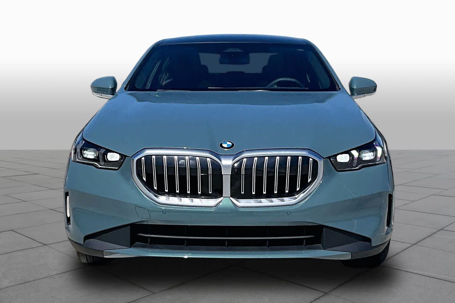 Used 2026 Cape York Green Metallic BMW 530i image 3