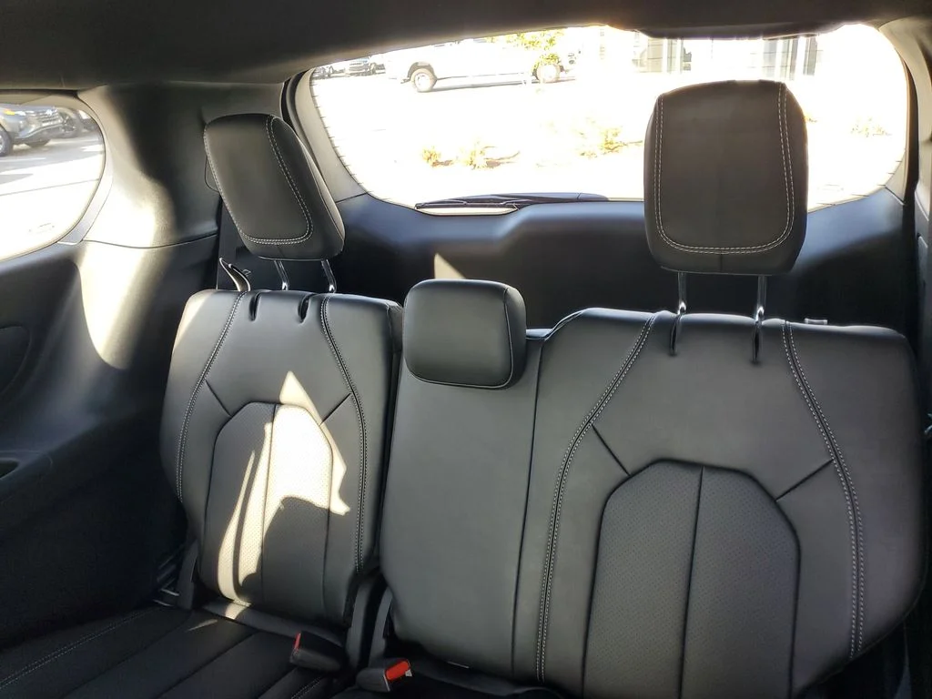 2025 Chrysler Voyager LX - Photo 26