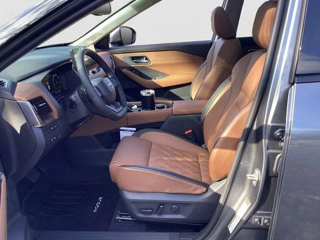 Used 2026 Gun Metallic Nissan Platinum image 9
