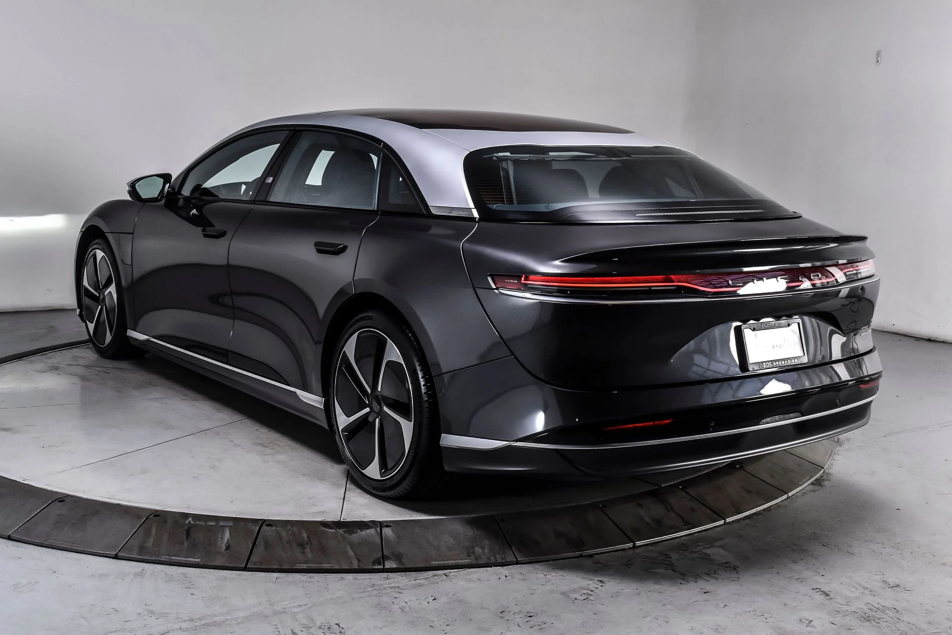 Used 2023 Quantum Gray Metallic Lucid Grand Touring image 4