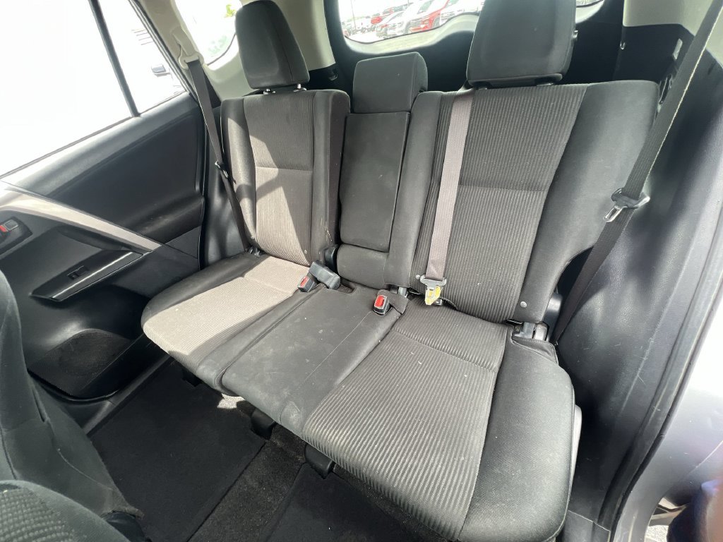 Used 2018 Silver Toyota LE image 22