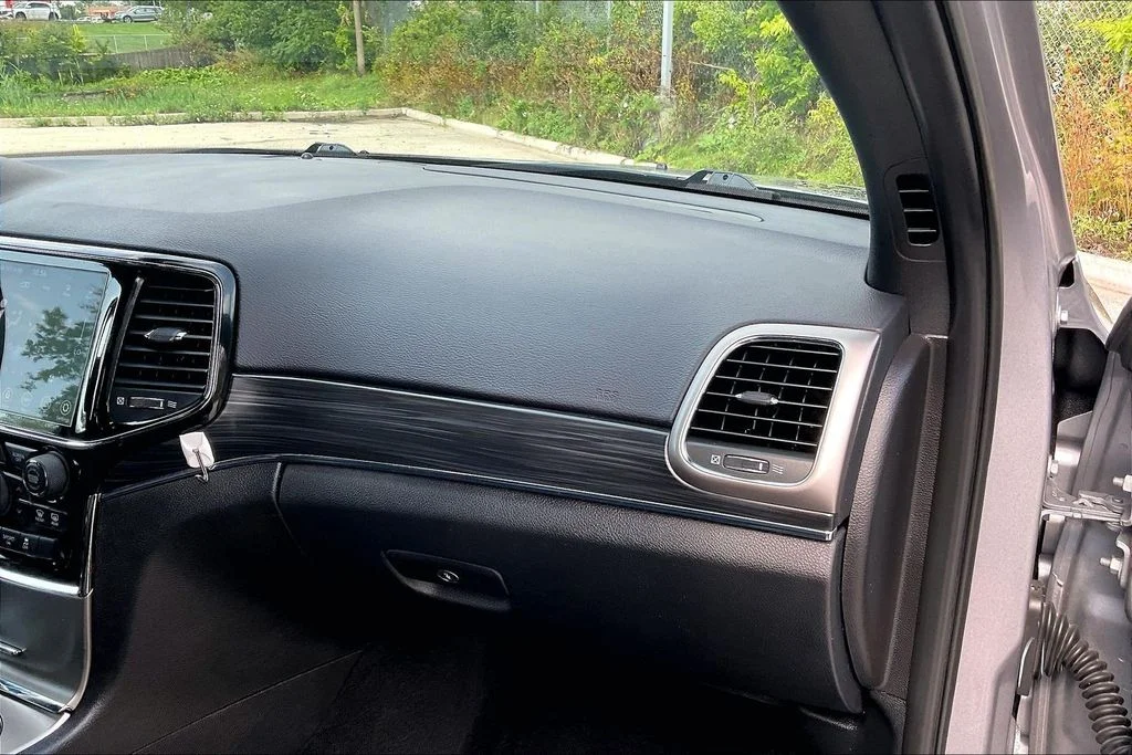 Used 2021 Silver Jeep Limited image 16