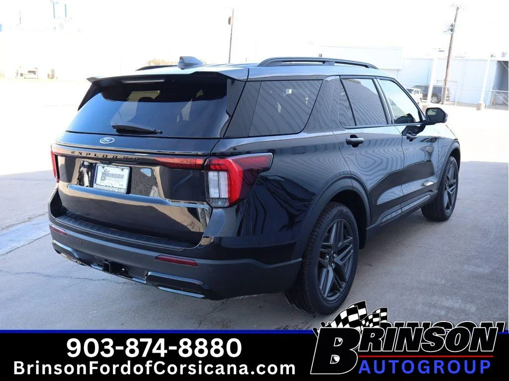 New 2026 Agate Black Metallic Ford ST-Line image 5