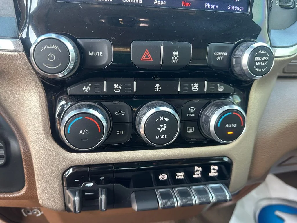 Used 2019 Black Ram Laramie image 18