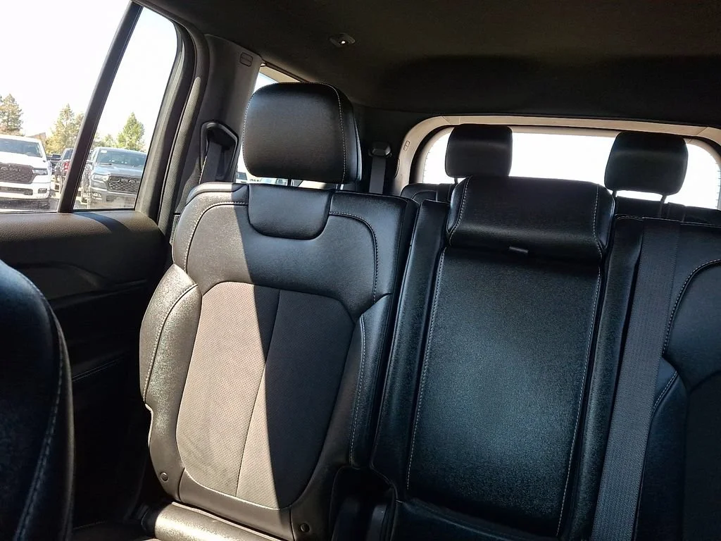 Used 2024 Diamond Black Crystal Pearlcoat Jeep Altitude image 19