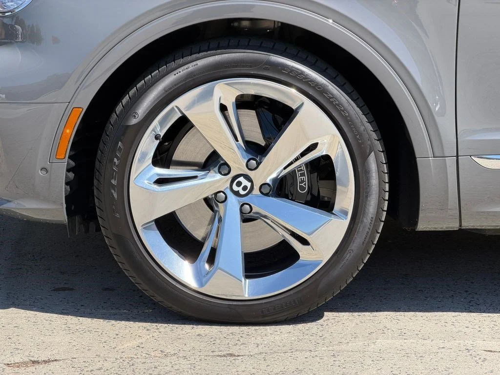 Used 2025 Gravity Gray Bentley Azure image 7
